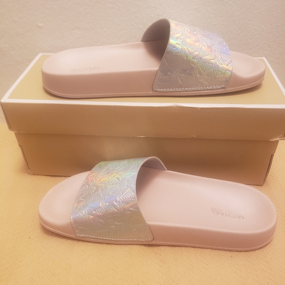 Brand New Michael Kors Gilmore Slides - Picture 5 of 5